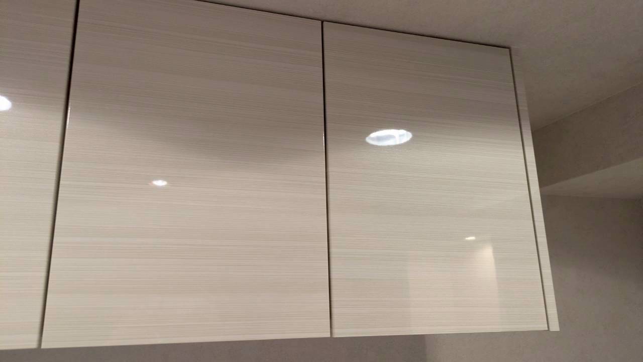 空室清掃後の収納扉と室内